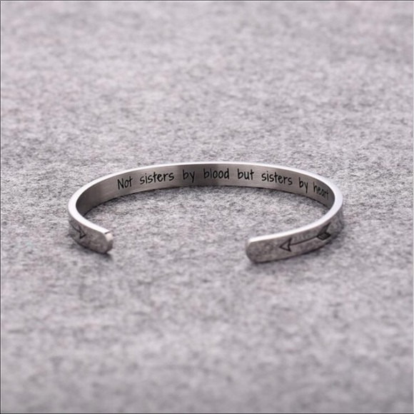 🌸 Silver tone cuff Sisters By Heart bracelet - Picture 2 of 2